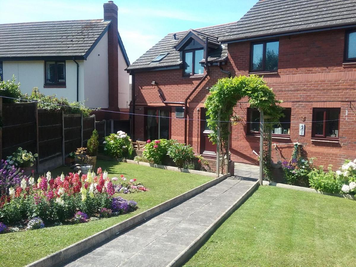 Sterling Bed & Breakfast Llandudno Buitenkant foto